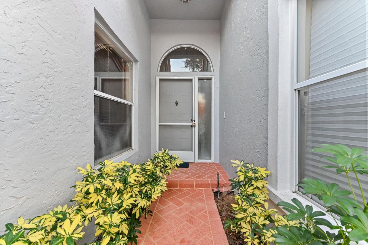 7192 Summer Tree Dr - Photo 2 of 50