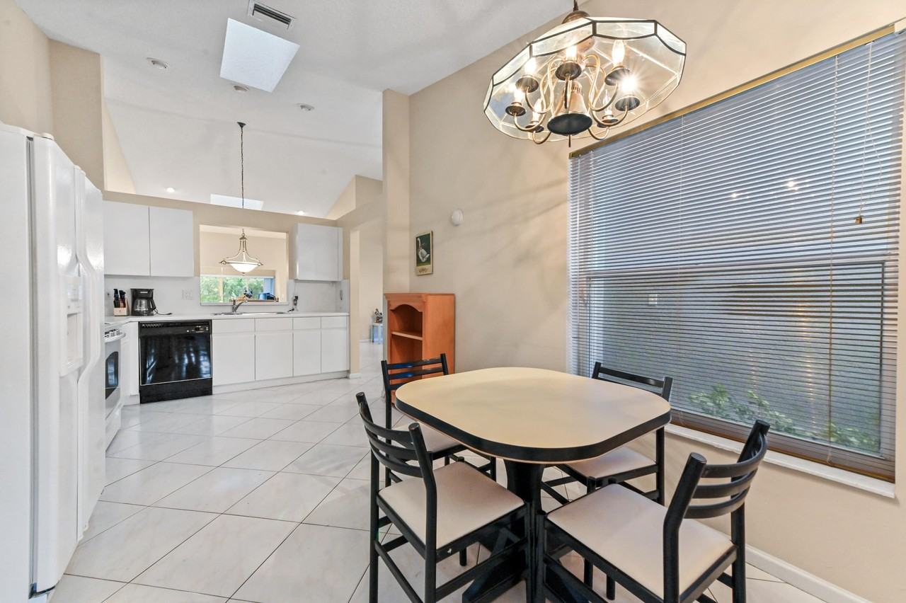 7192 Summer Tree Dr - Photo 7 of 50