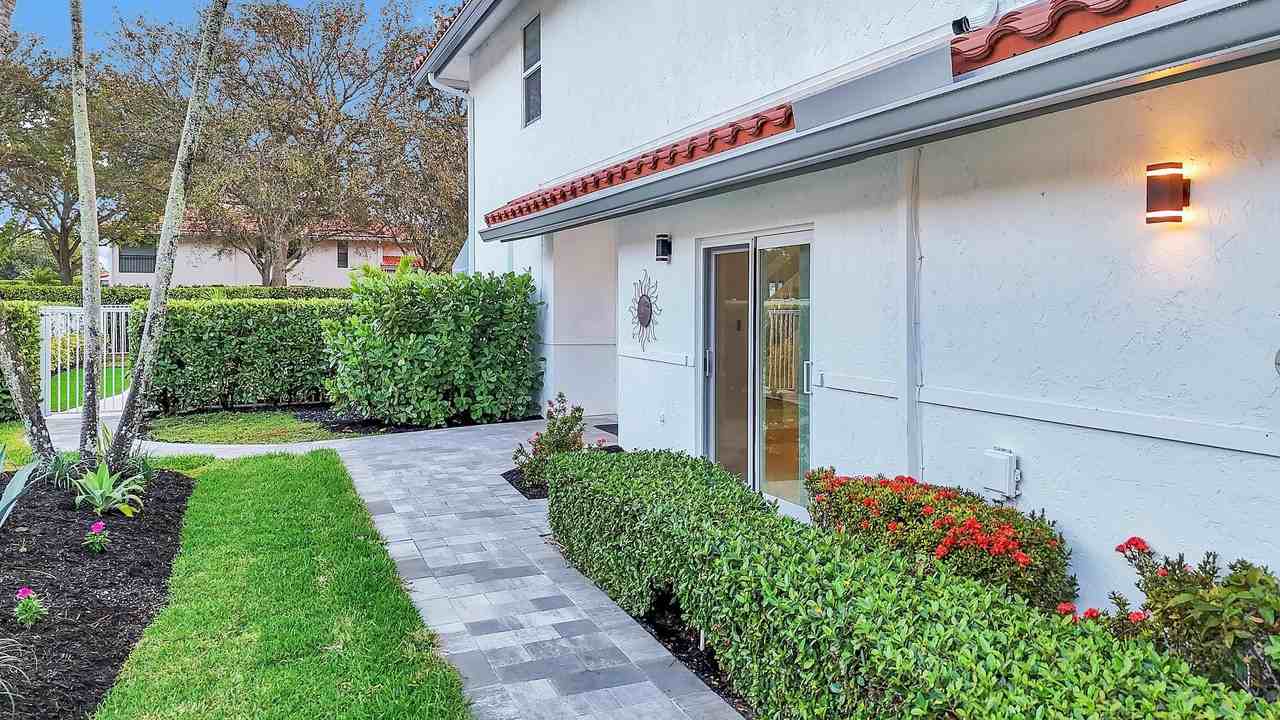 8608 Via Giula - Photo 4 of 50