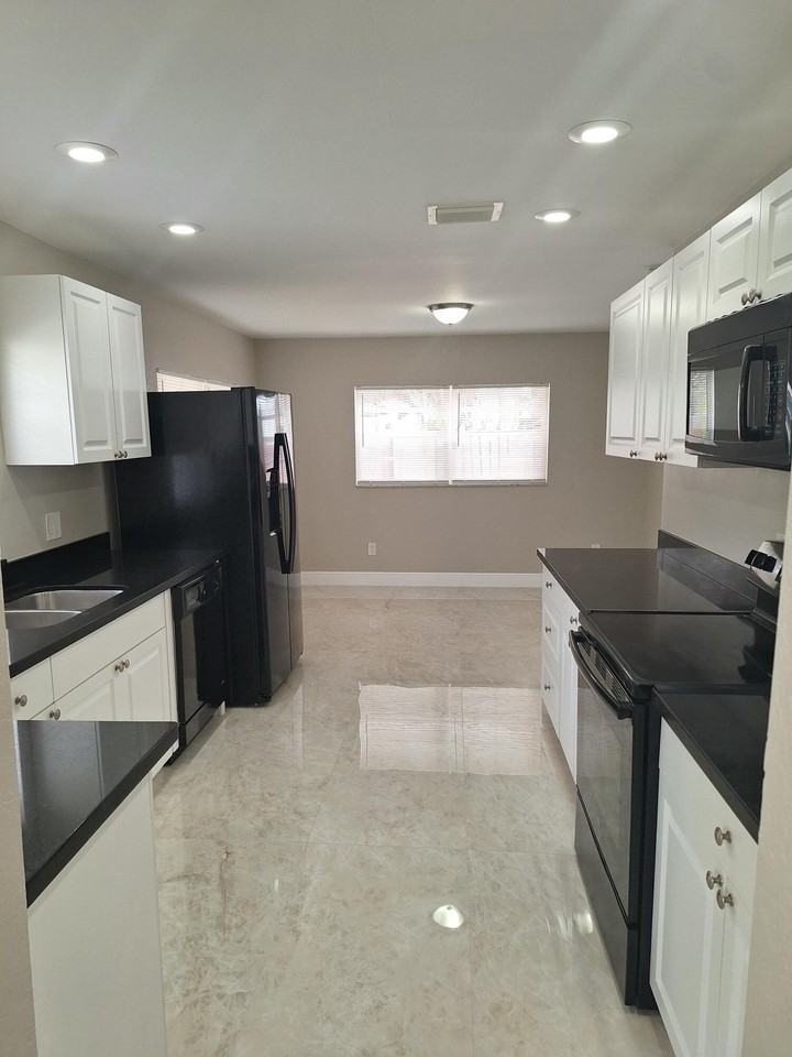 9219 Sw 1st Pl - Photo 6 of 22