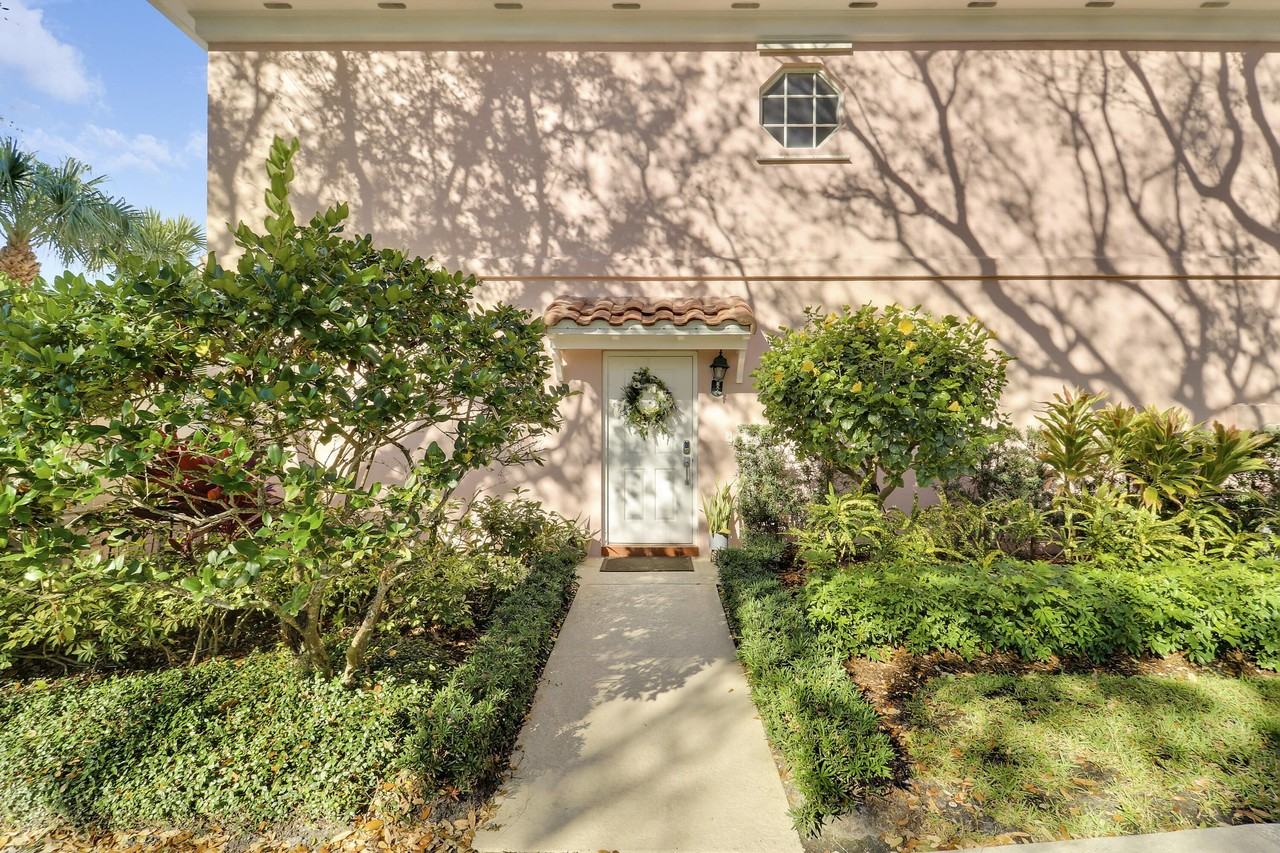 6 Oakleaf Ct - Photo 3 of 32