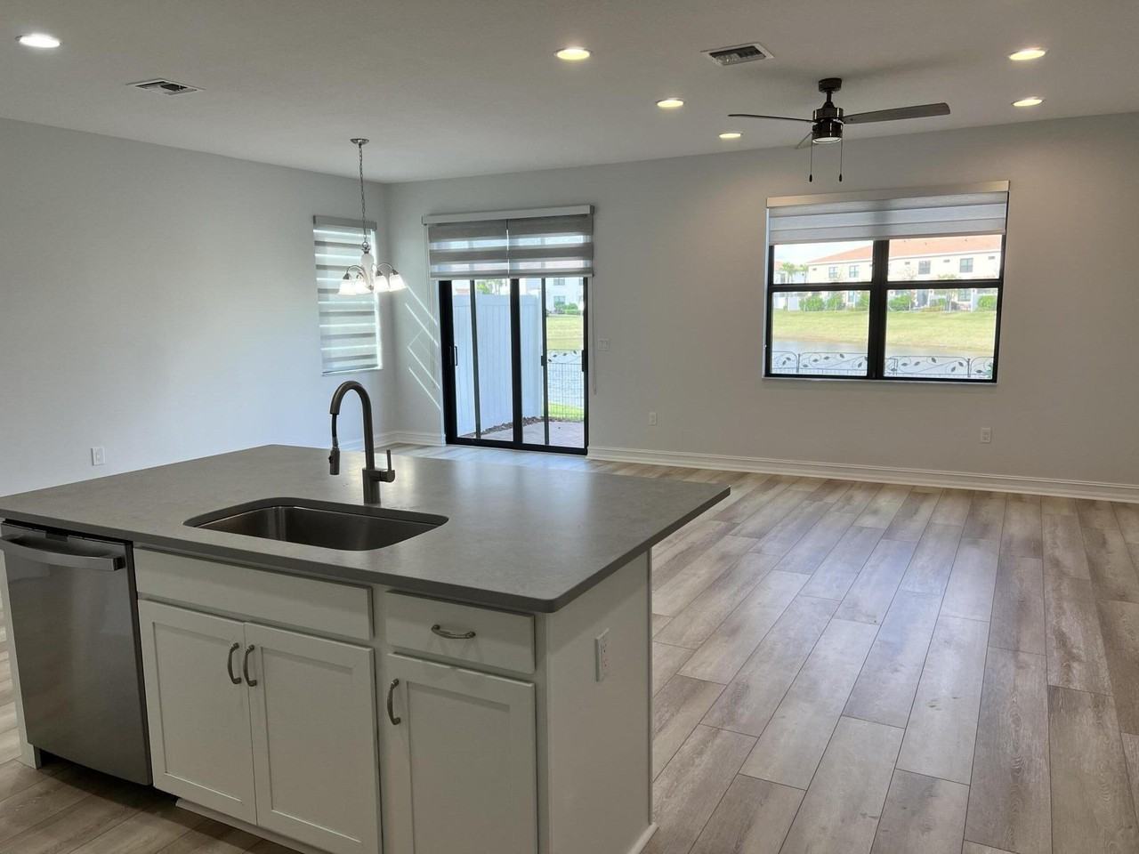 10043 Akenside Dr - Photo 5 of 34