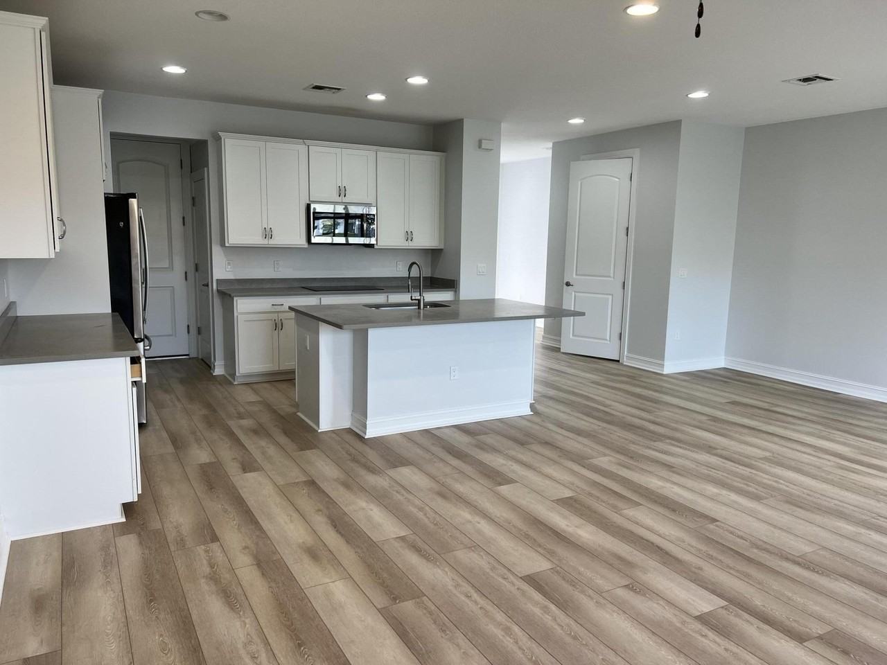 10043 Akenside Dr - Photo 7 of 34