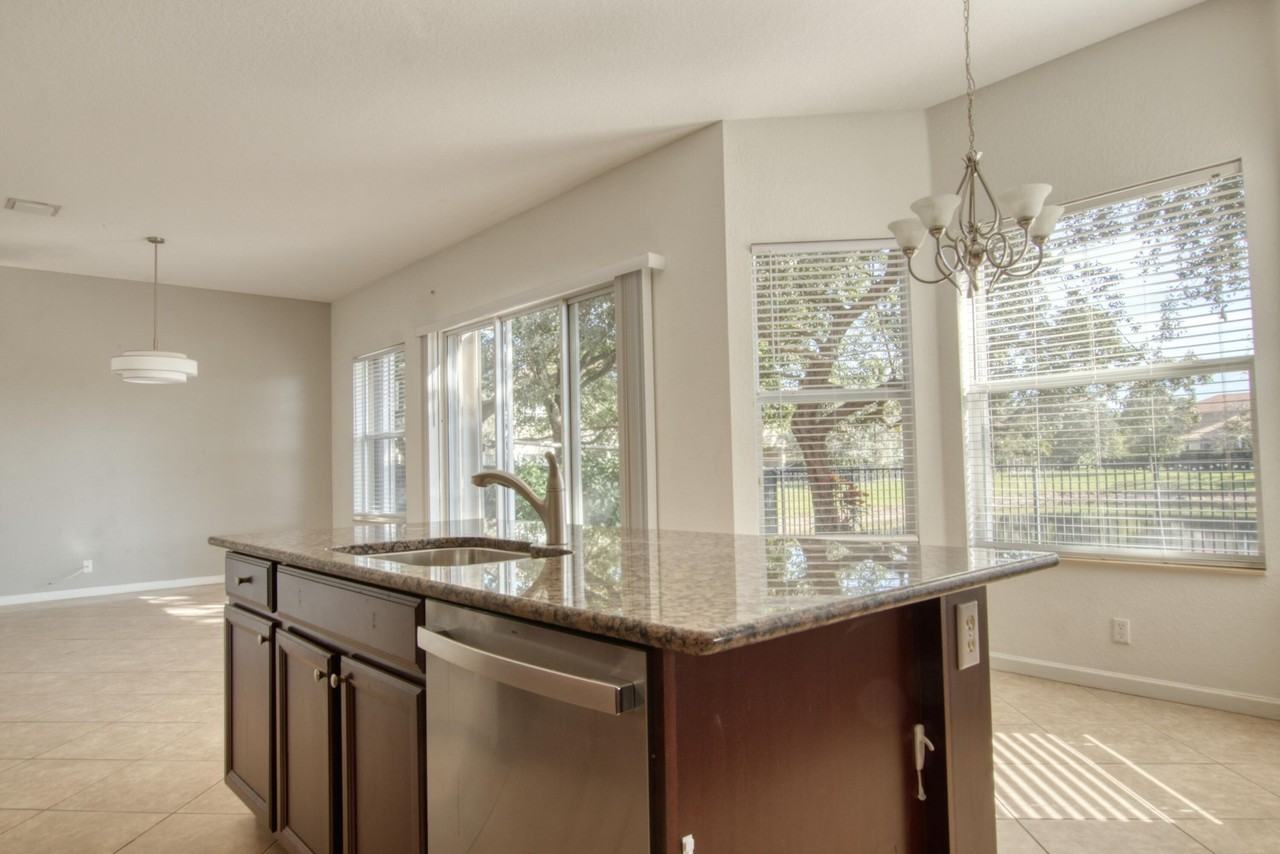 8014 Tangelo Dr - Photo 3 of 21