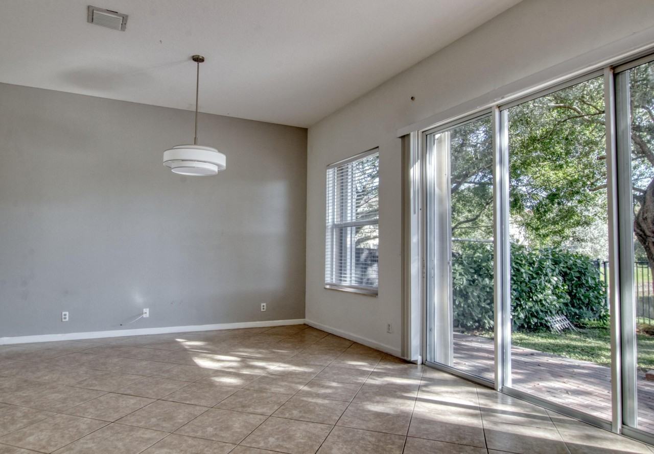 8014 Tangelo Dr - Photo 4 of 21