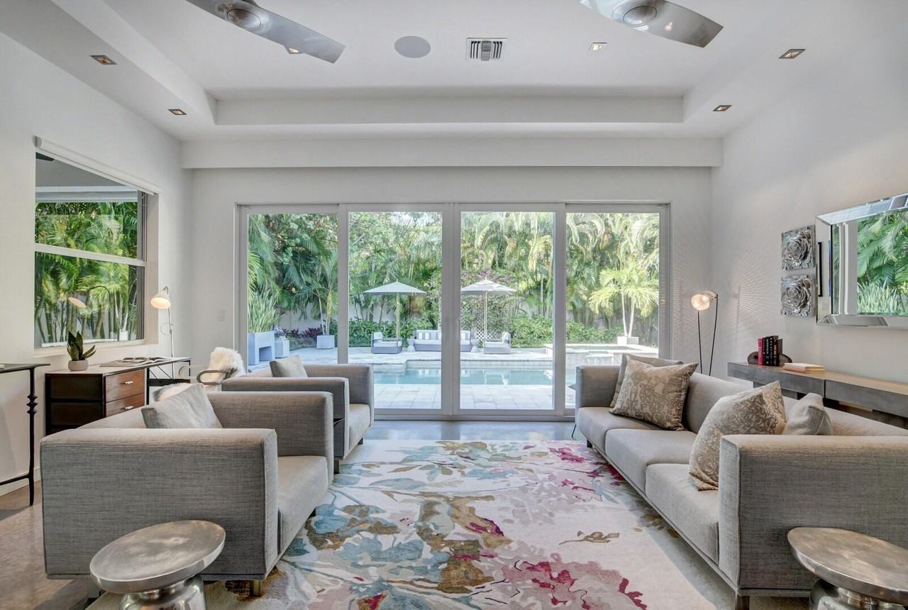 717 Ne 1st Ct - Photo 2 of 50