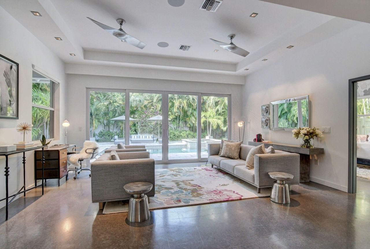 717 Ne 1st Ct - Photo 3 of 50