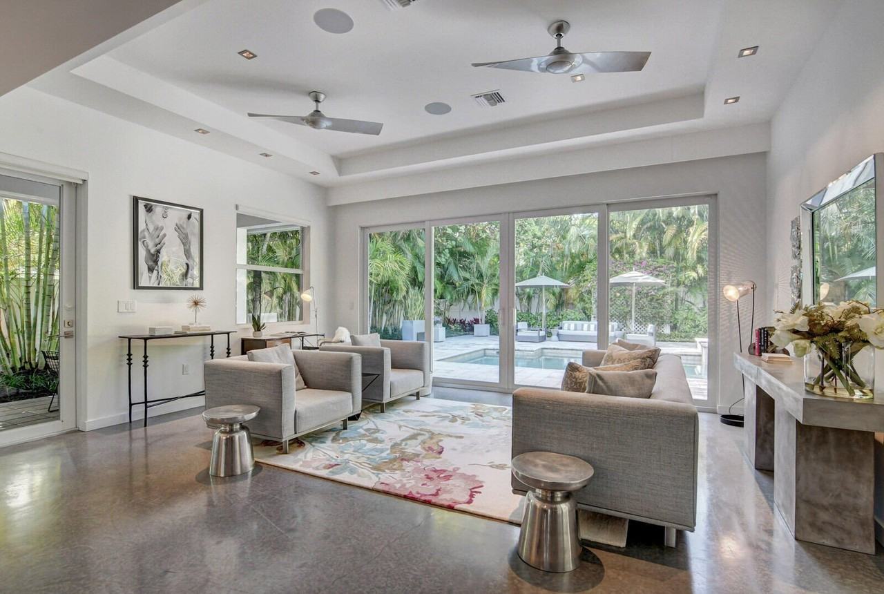 717 Ne 1st Ct - Photo 4 of 50