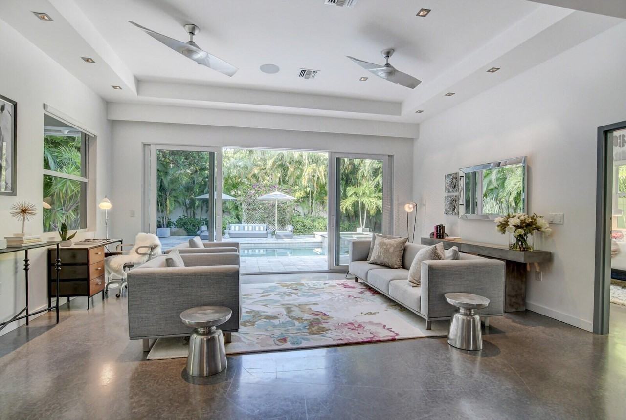 717 Ne 1st Ct - Photo 5 of 50