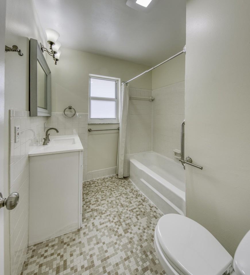 330 N J St #8 - Photo 5 of 12