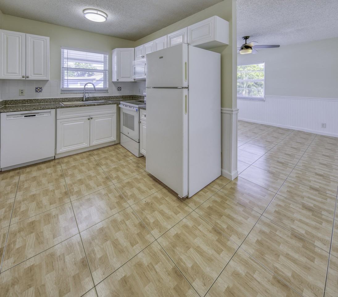 330 N J St #8 - Photo 7 of 12