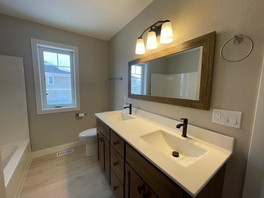 1232 45th Ave Ne - Photo 4 of 25