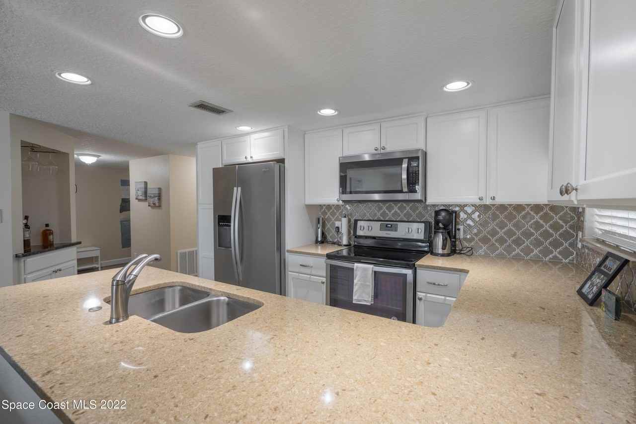 4800 Ocean Beach Blvd Apt 215 - Photo 5 of 35