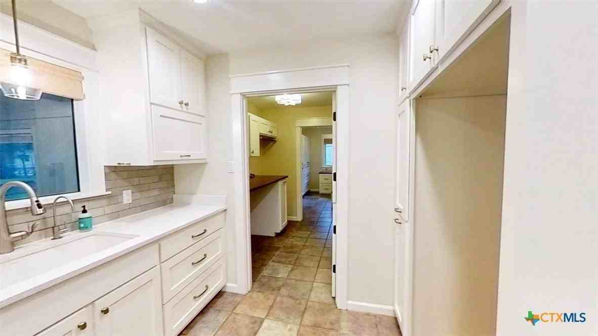 805 Timber Dr - Photo 3 of 14