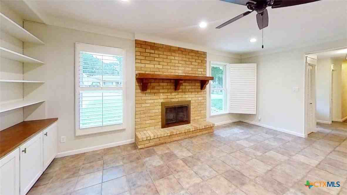 805 Timber Dr - Photo 6 of 14