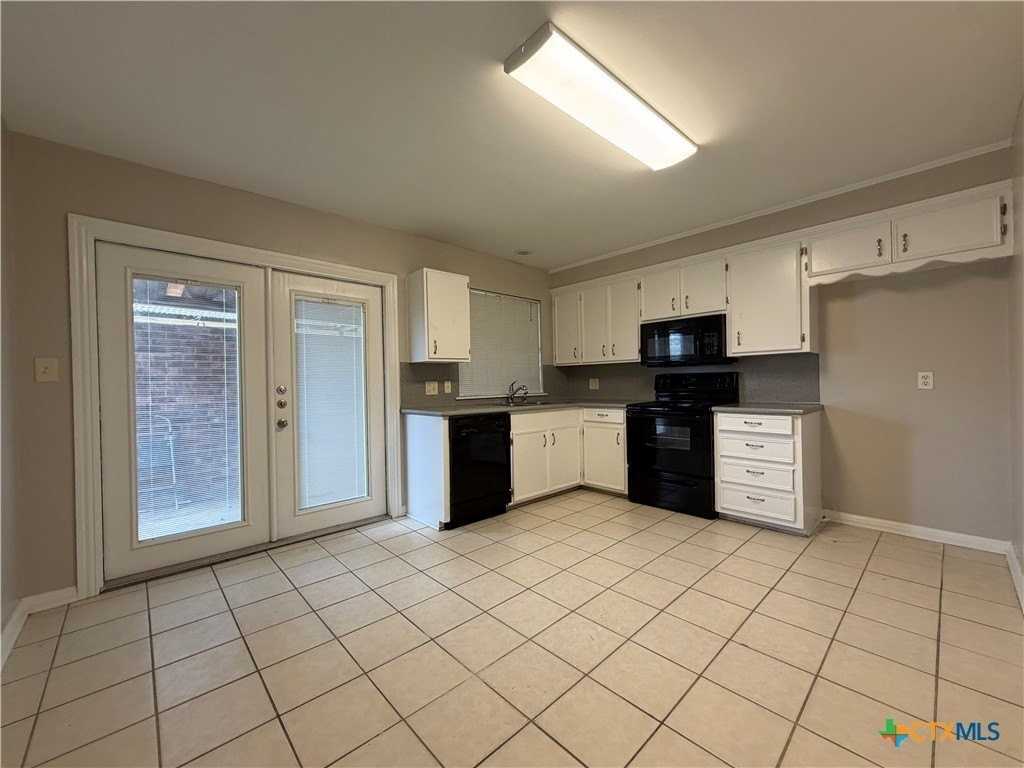 111 Lancelot St - Photo 2 of 9