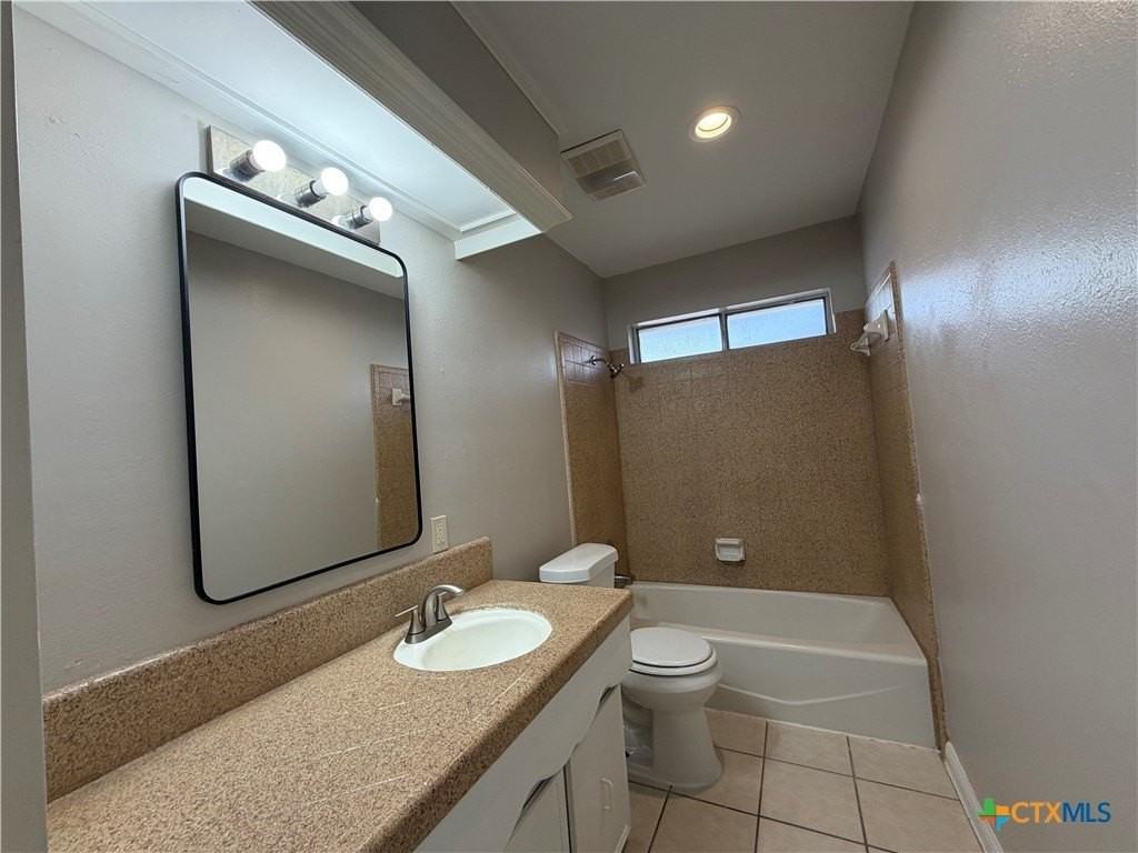 111 Lancelot St - Photo 4 of 9