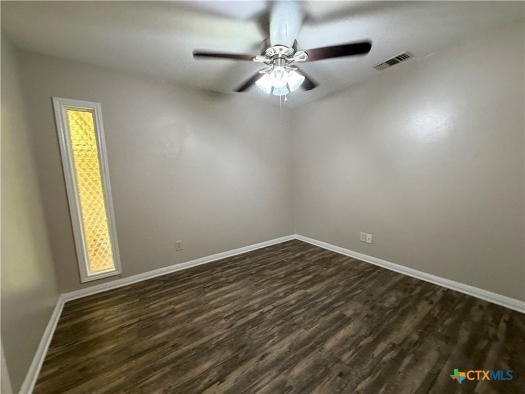 111 Lancelot St - Photo 5 of 9