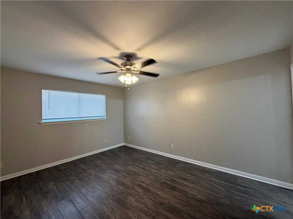 111 Lancelot St - Photo 7 of 9