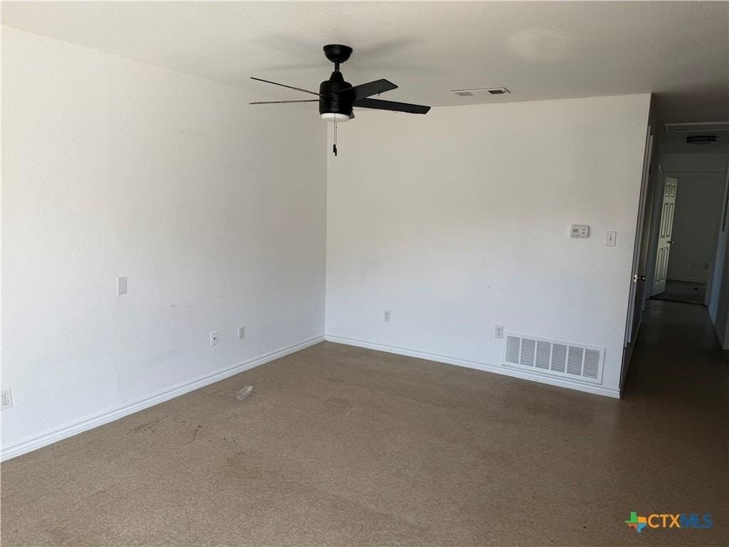 809 W Avenue D - Photo 3 of 18