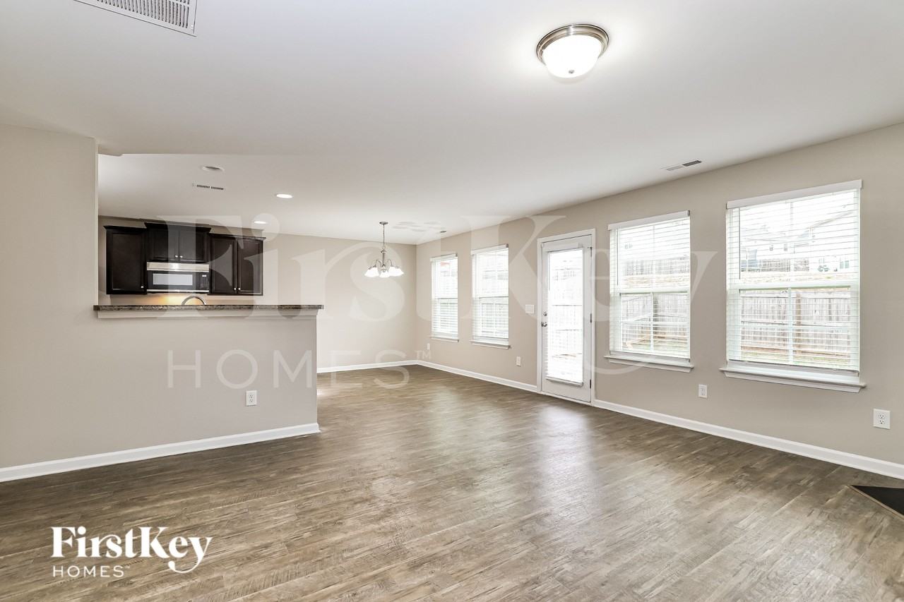 3607 Torrey Ln - Photo 3 of 19