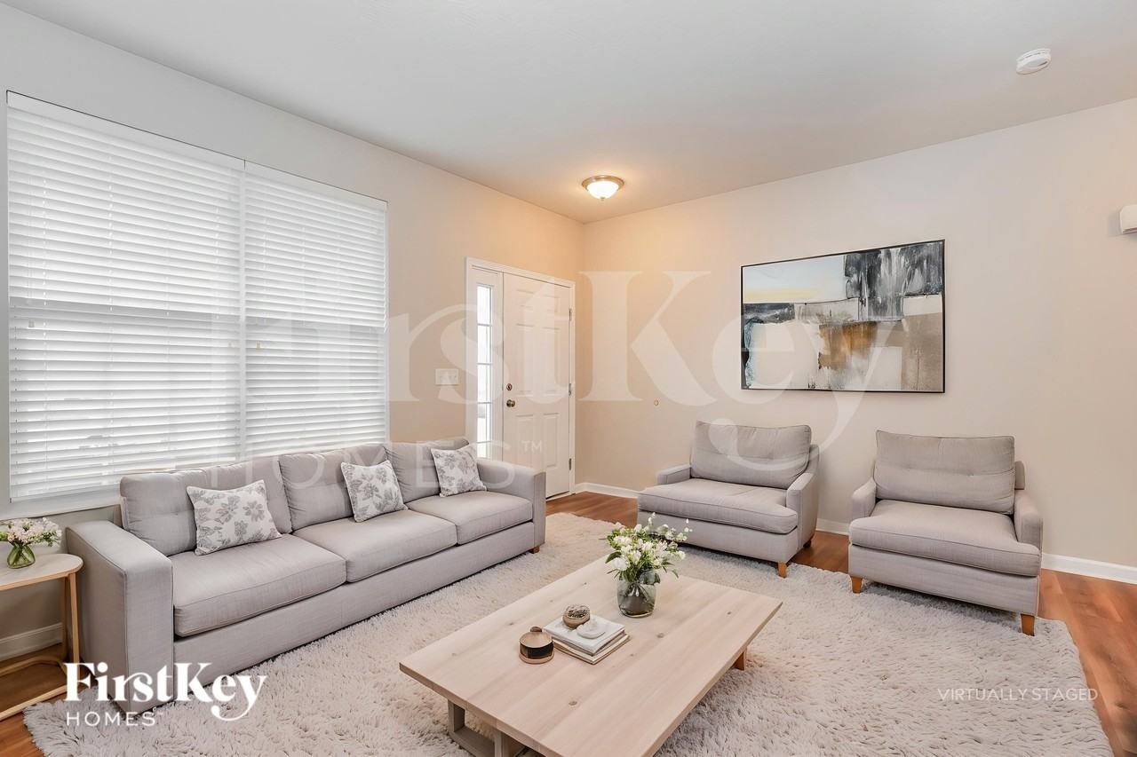 920 Salinger Dr - Photo 3 of 19