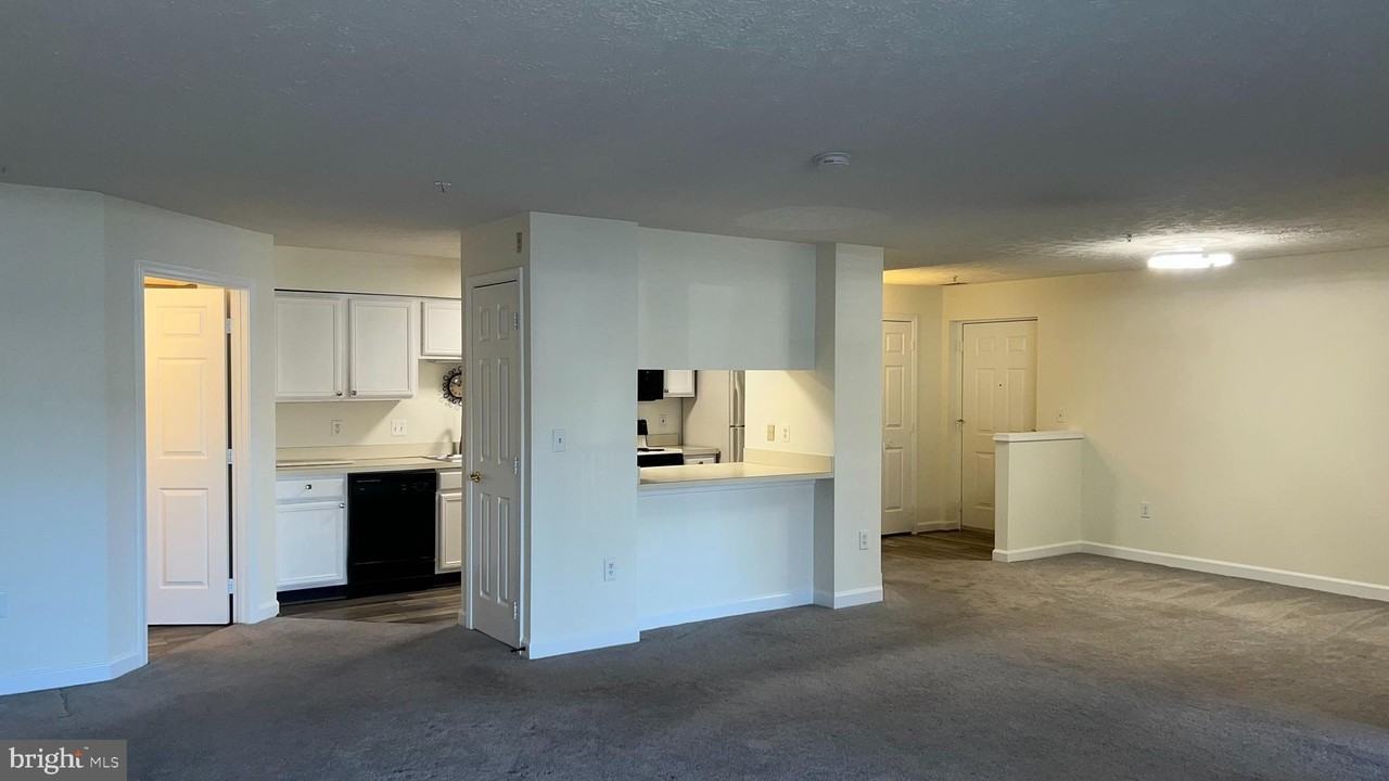 625 Admiral Dr Unit 205 - Photo 2 of 26