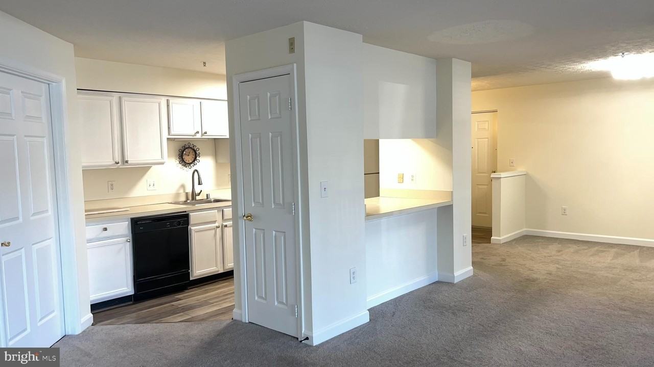 625 Admiral Dr Unit 205 - Photo 6 of 26