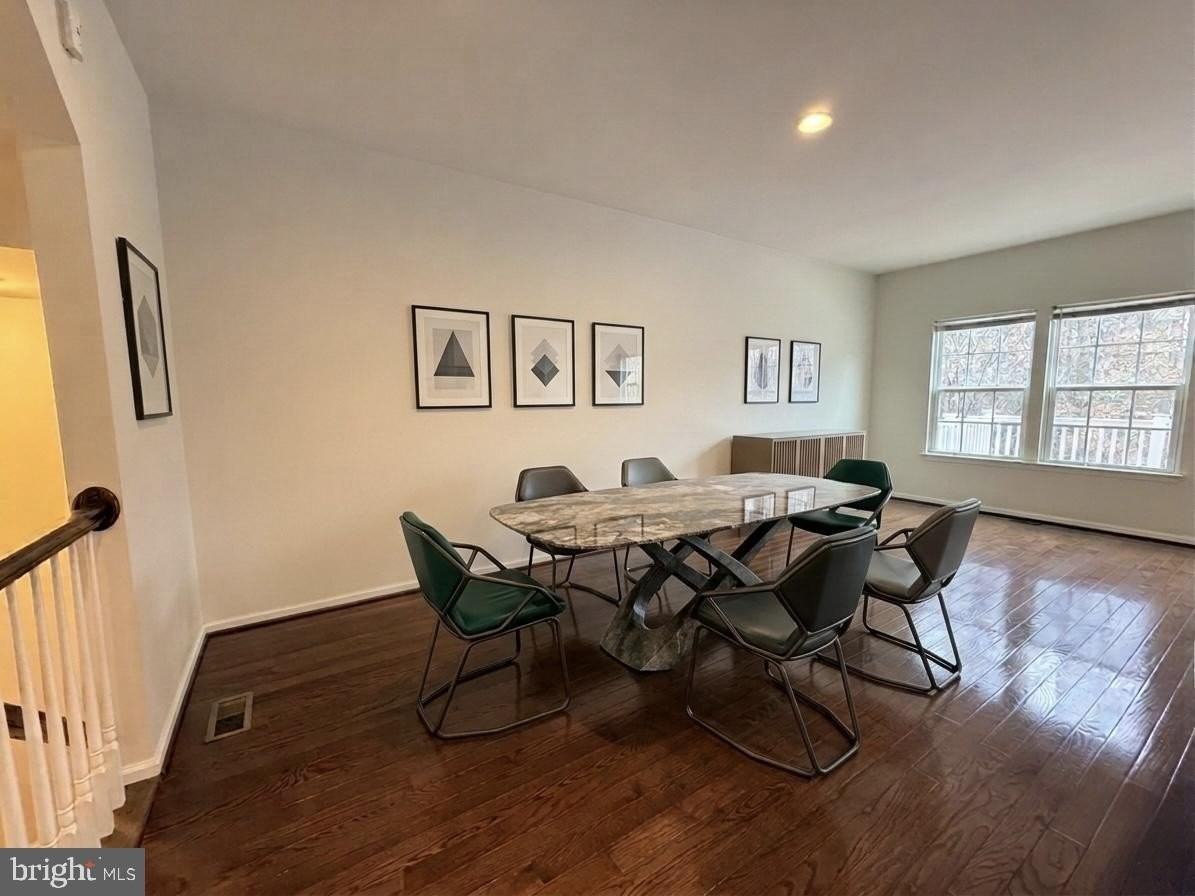 7296 Dorchester Woods Ln - Photo 5 of 36