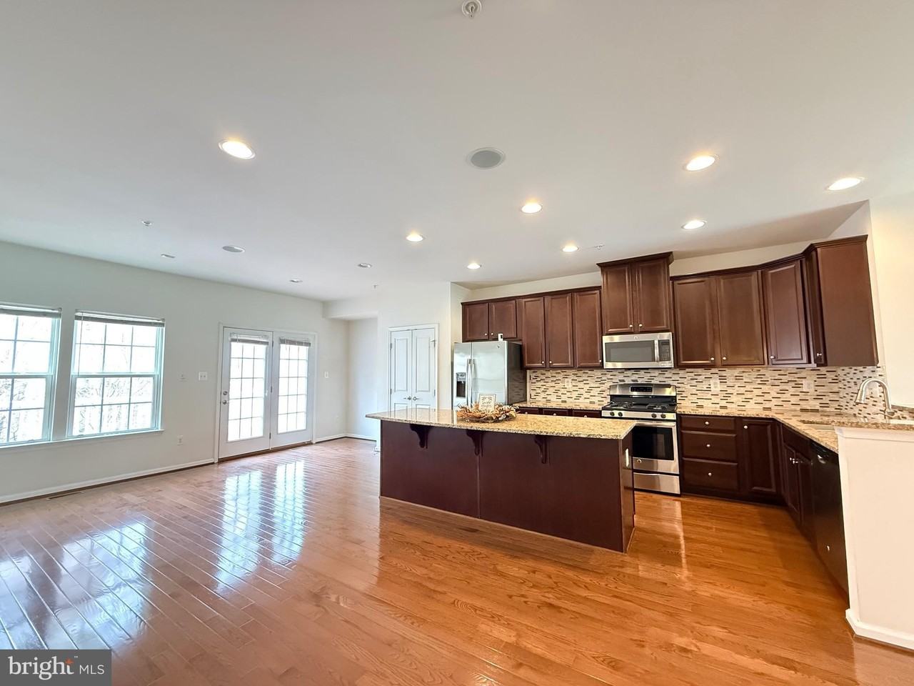 7296 Dorchester Woods Ln - Photo 7 of 36