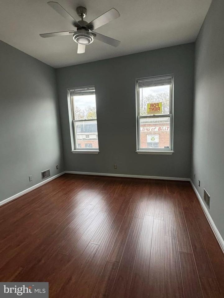 156 N Haven St - Photo 3 of 16