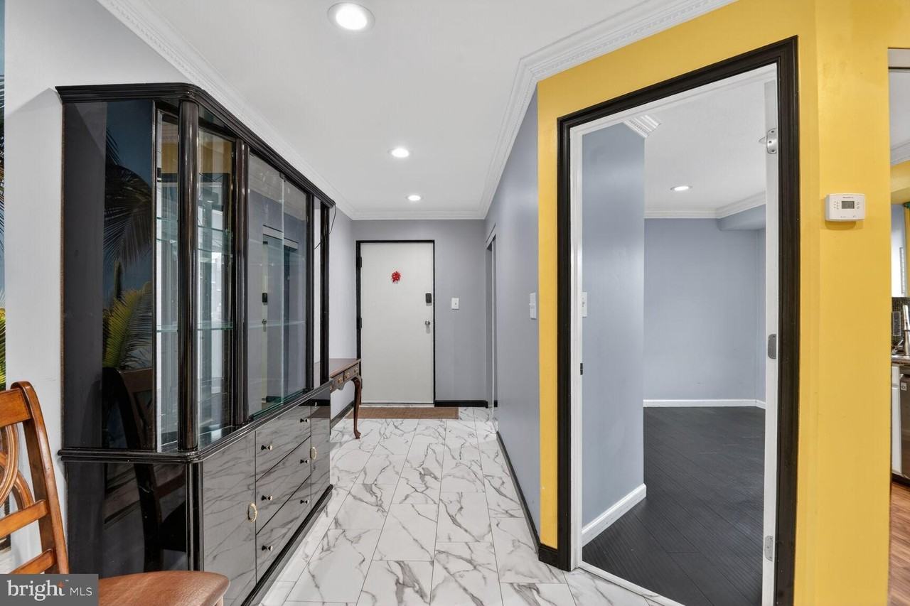 11903E Tarragon Rd Apt E - Photo 3 of 13