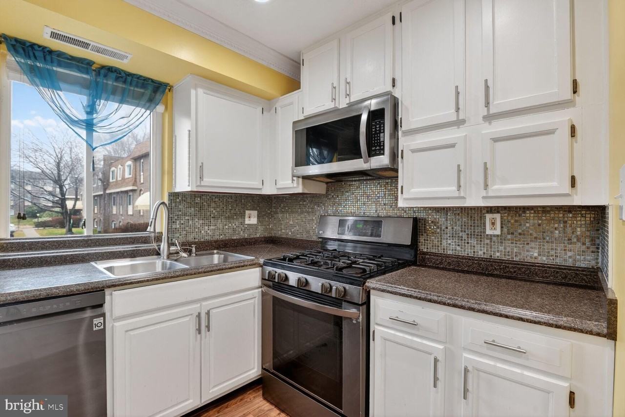 11903E Tarragon Rd Apt E - Photo 5 of 13