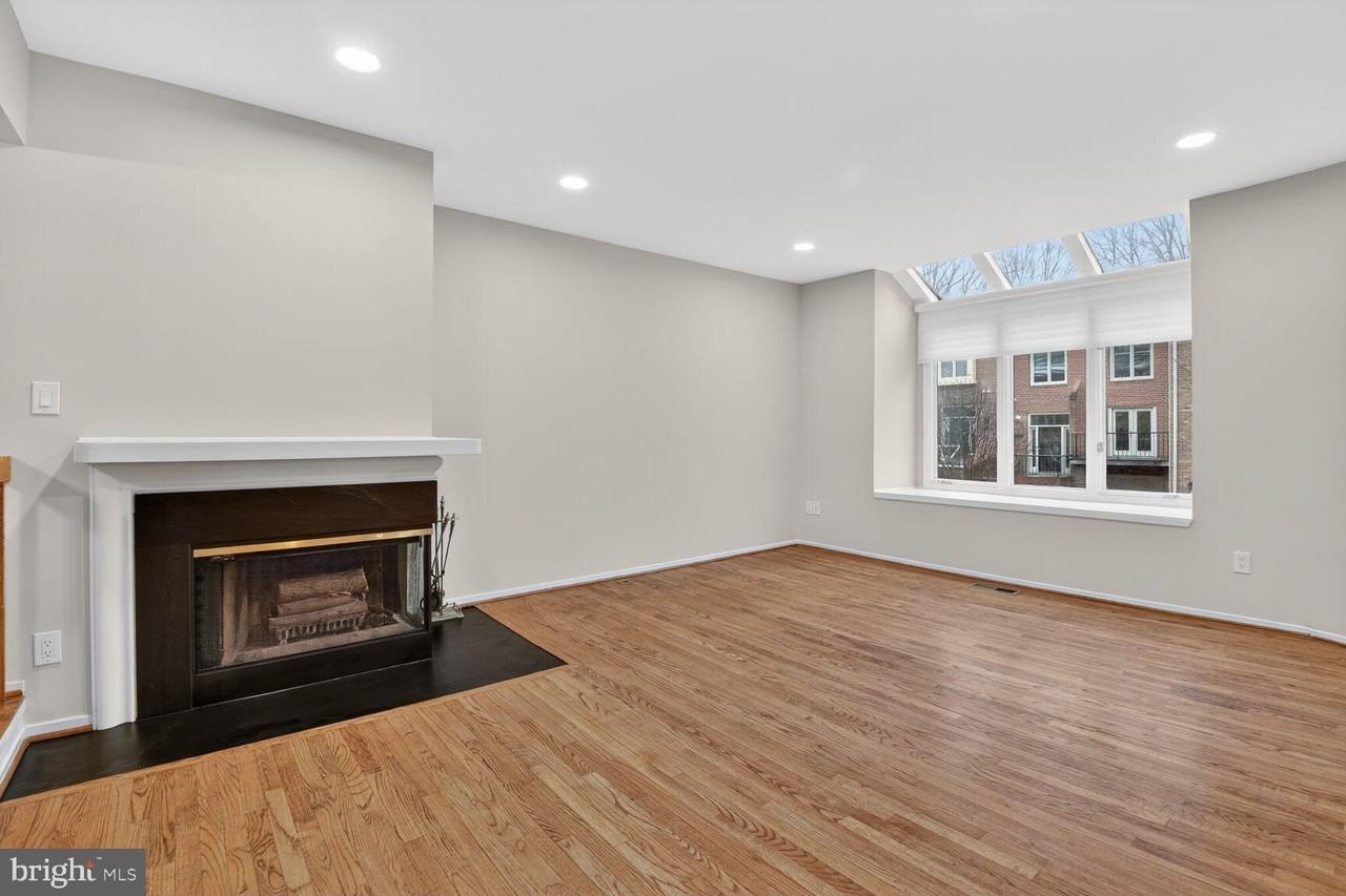 10949 Whiterim Dr - Photo 4 of 30