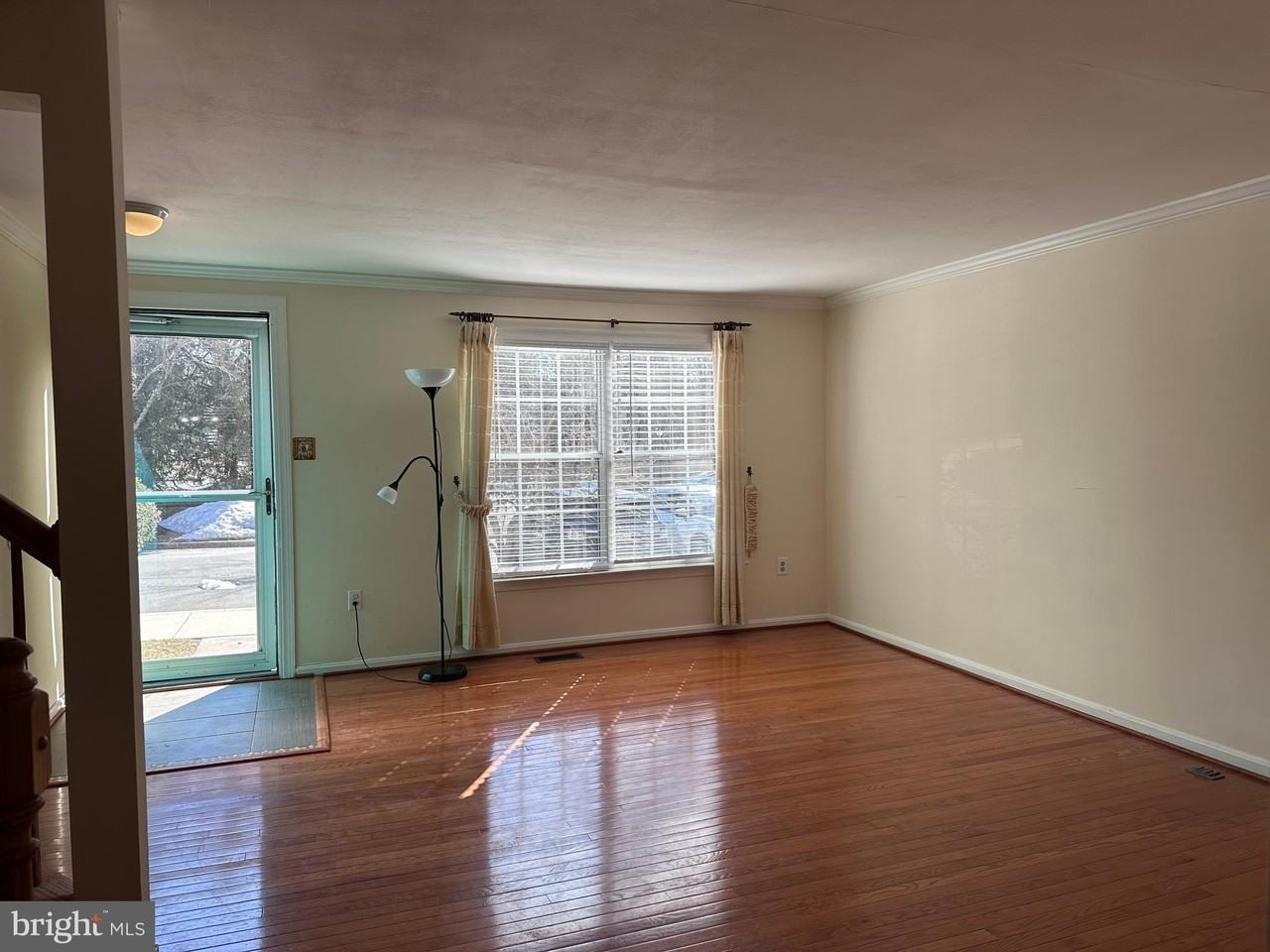 10523 Polk Square Ct - Photo 5 of 31