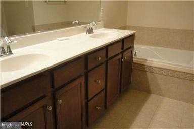 13504 Waterford Hills Blvd - Photo 6 of 8