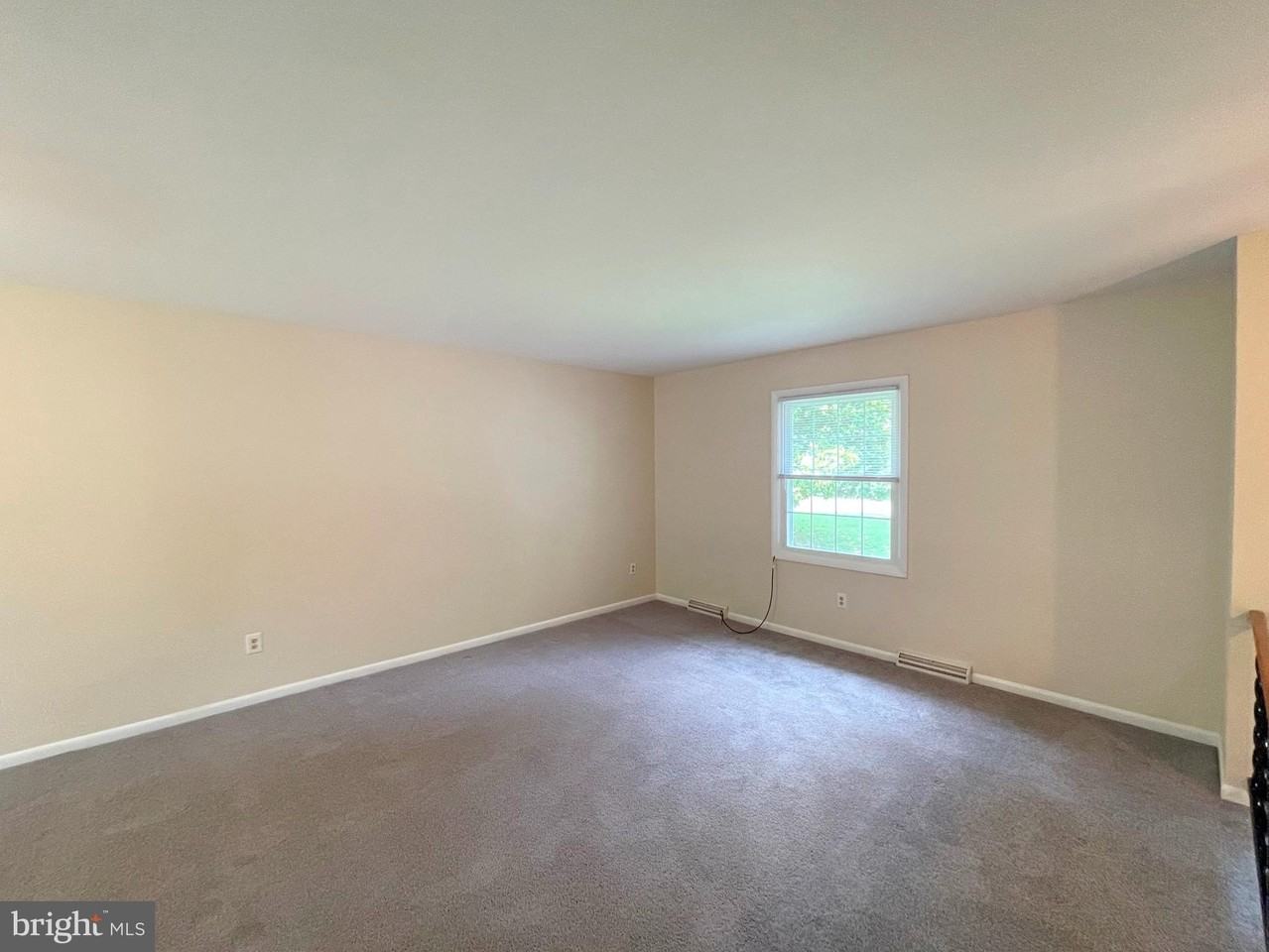 40865 Spring House Ln - Photo 3 of 33