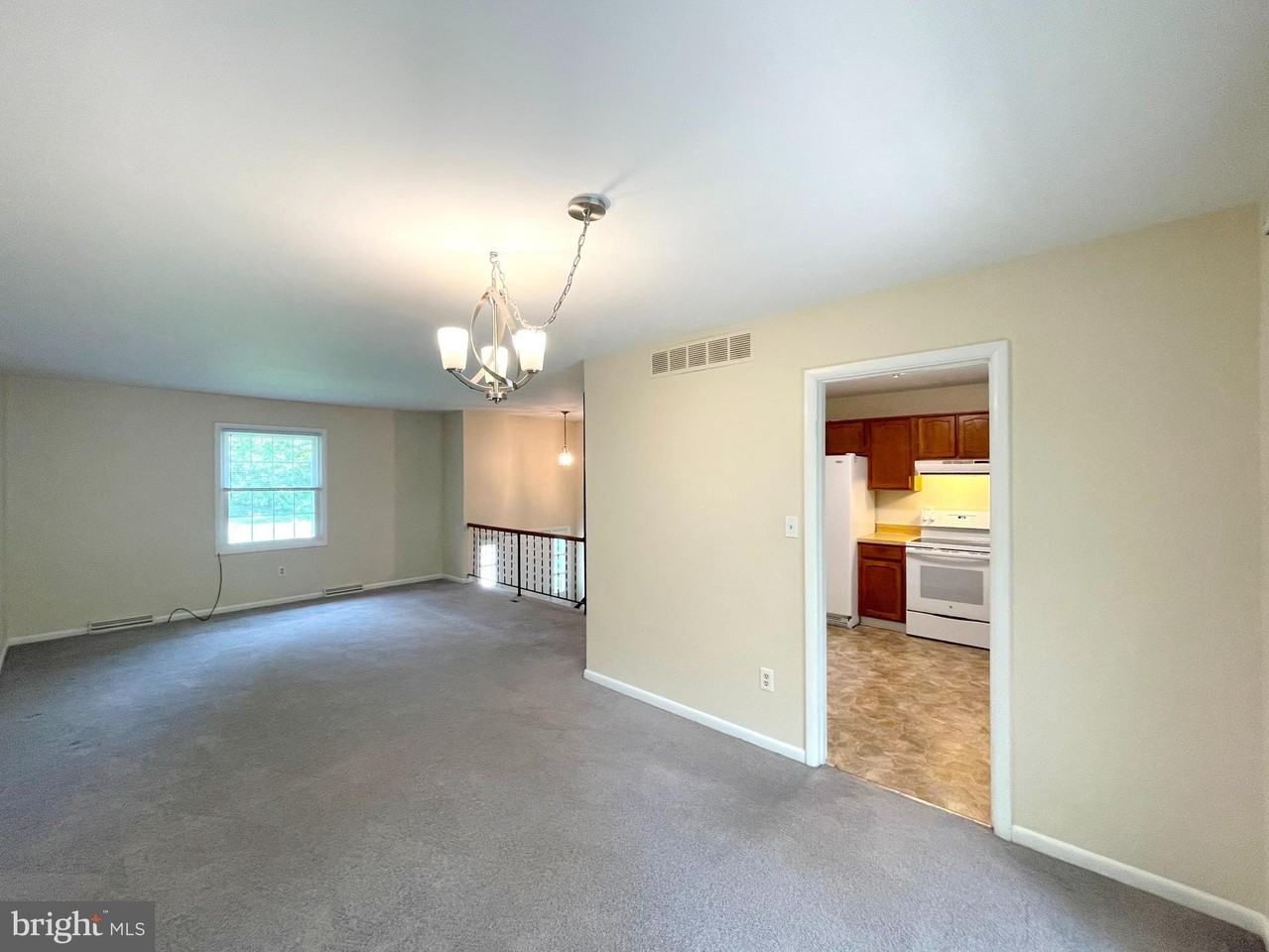 40865 Spring House Ln - Photo 5 of 33