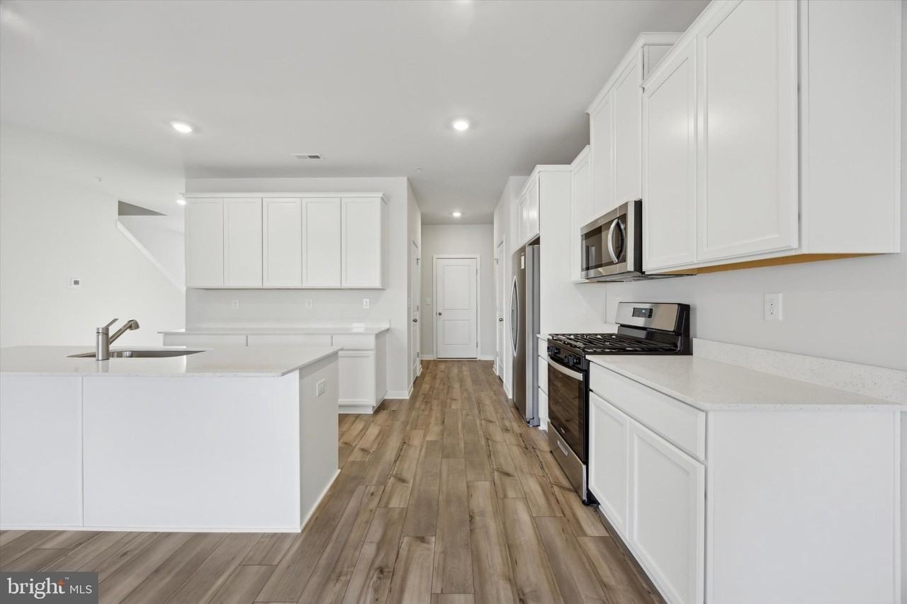 24 Painters Way - Photo 3 of 28