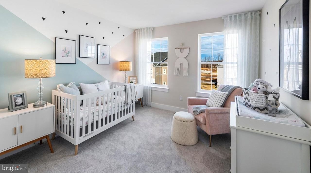 215 Red Leaf Ln - Photo 3 of 10