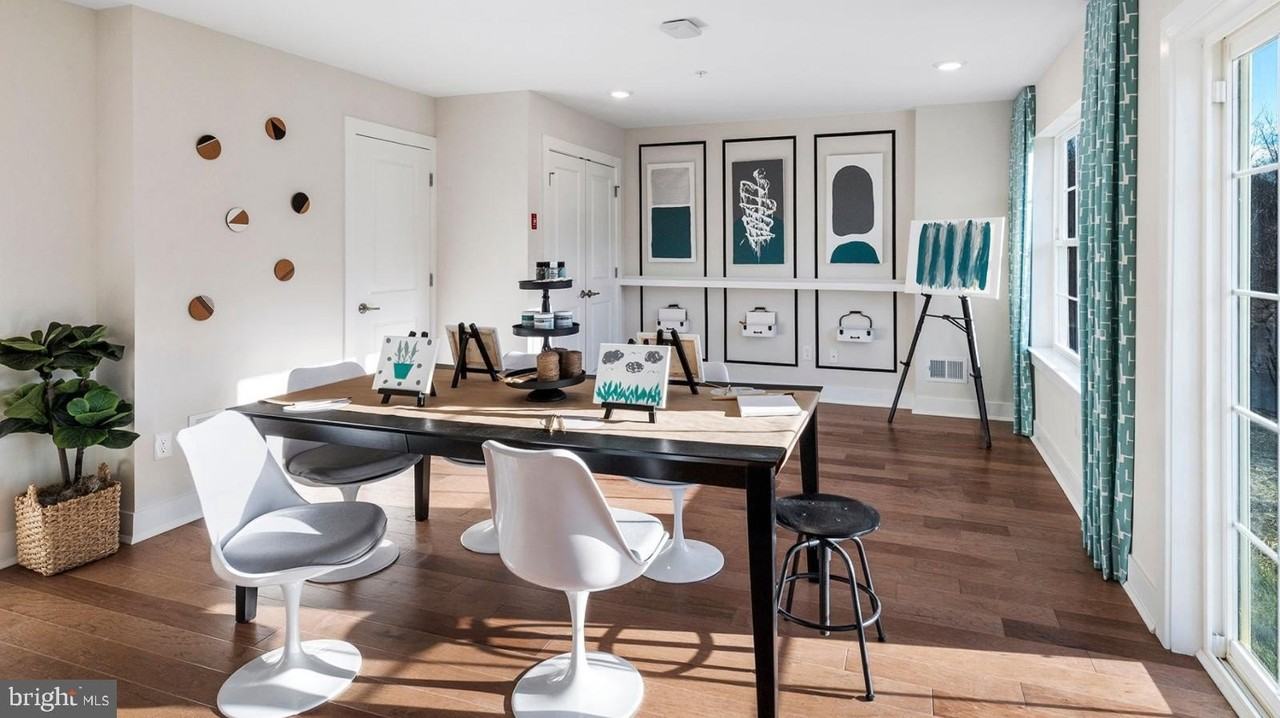 215 Red Leaf Ln - Photo 5 of 10