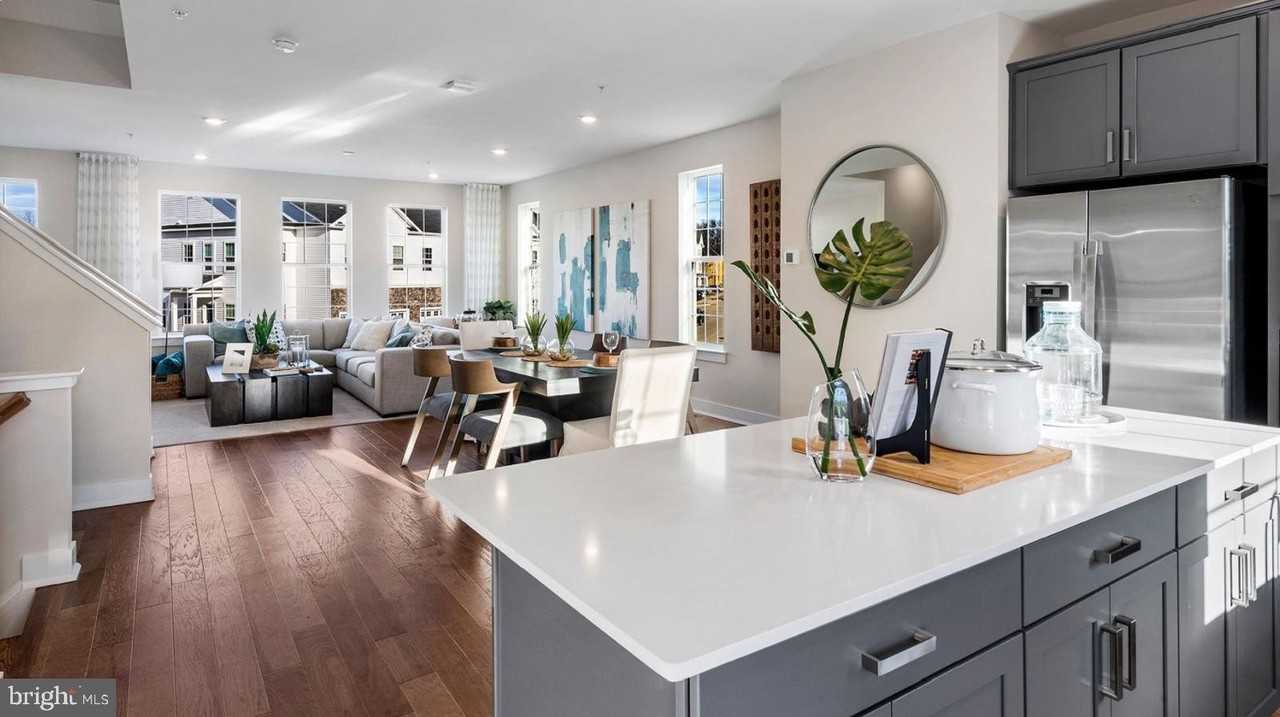 215 Red Leaf Ln - Photo 6 of 10