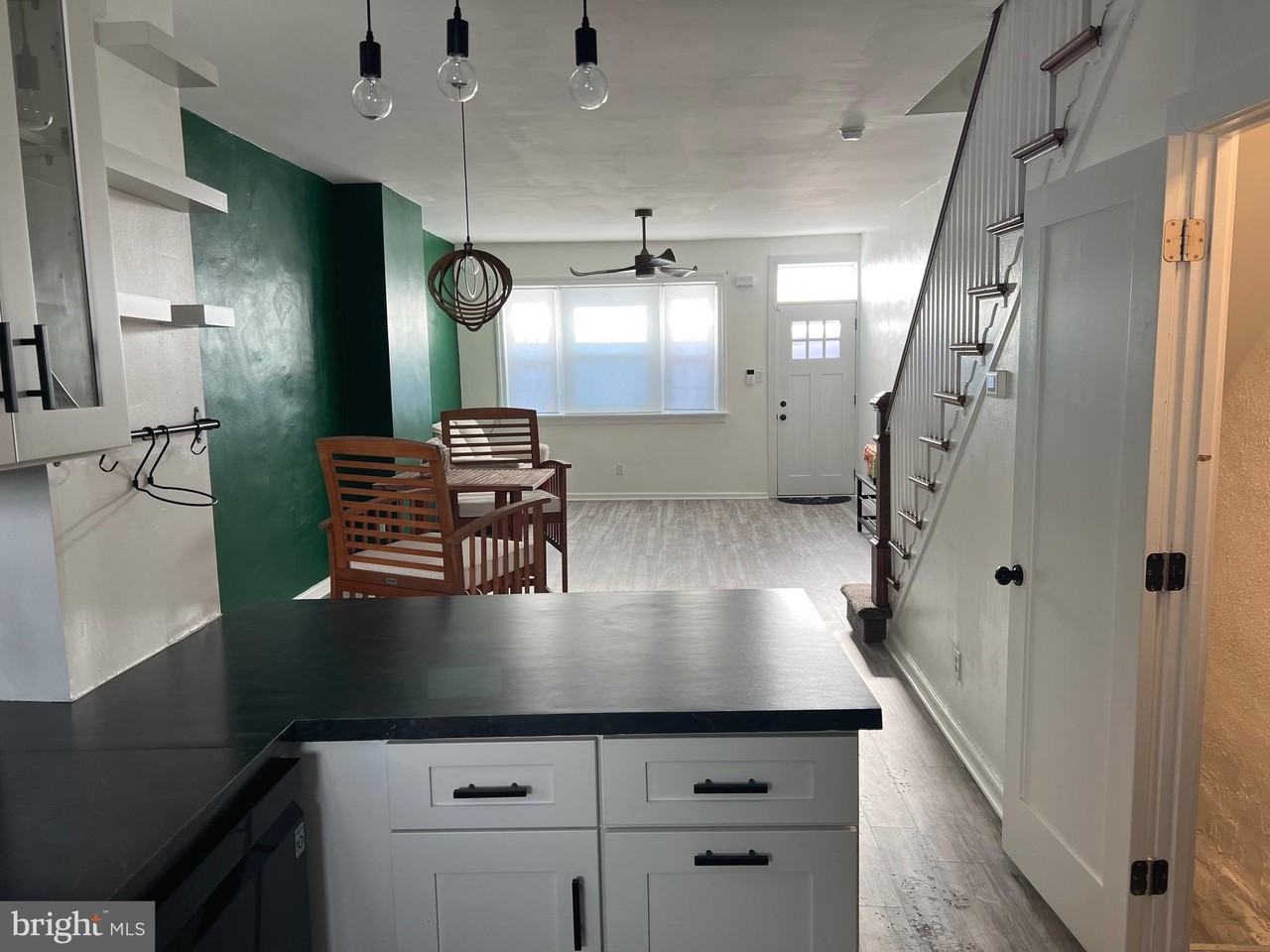 136 Davis St - Photo 2 of 16