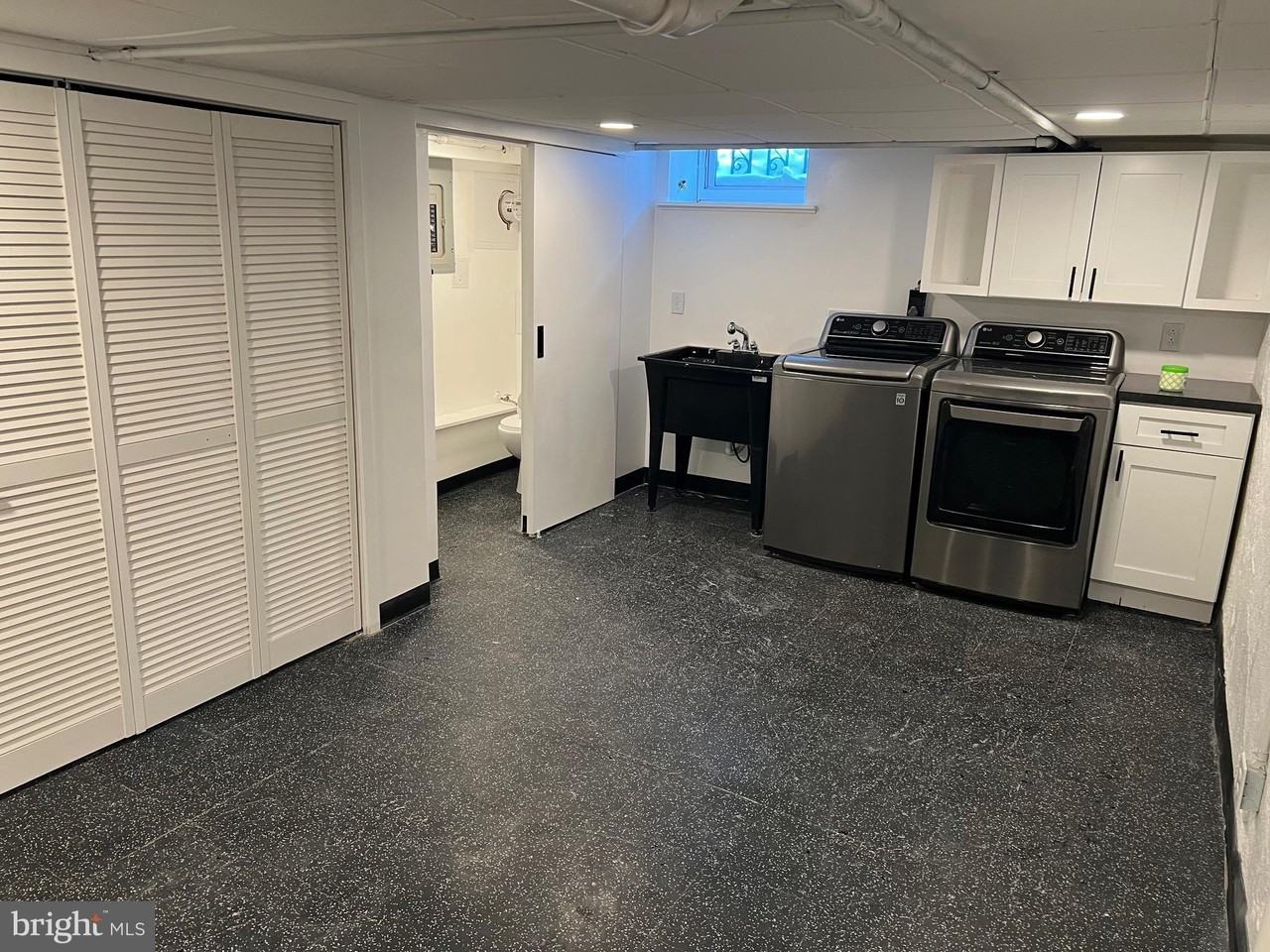 136 Davis St - Photo 7 of 16