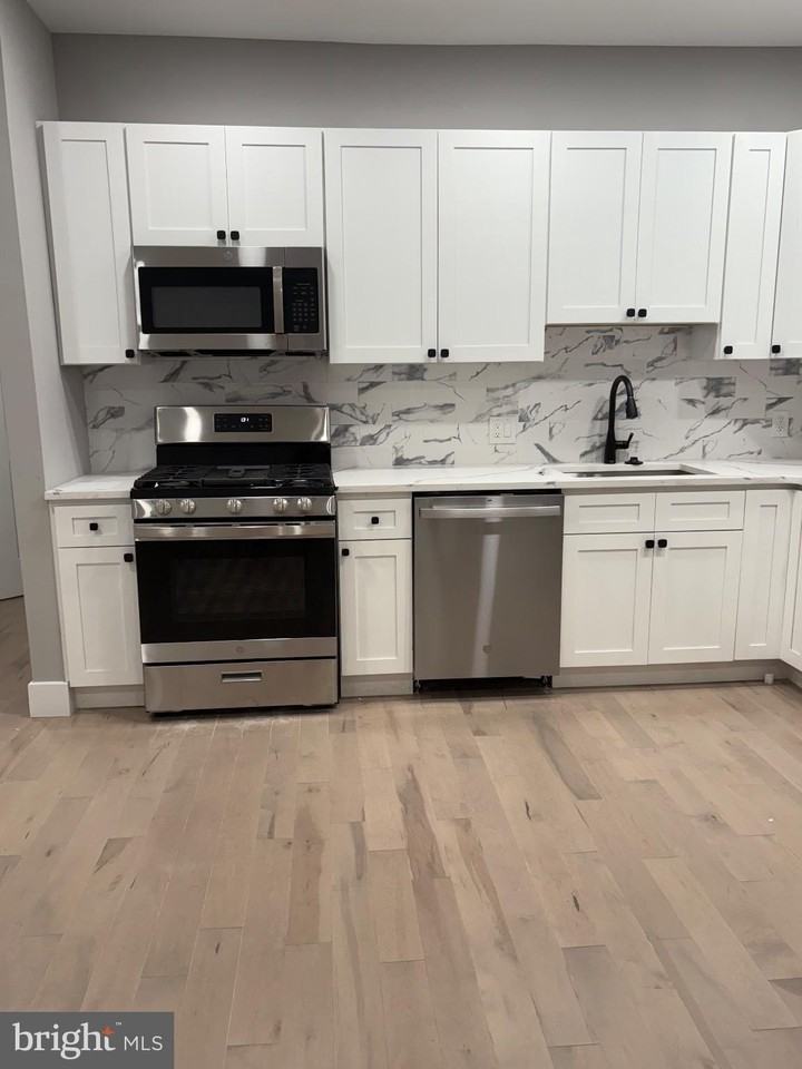 2840 W Girard Ave Unit 3 - Photo 4 of 17