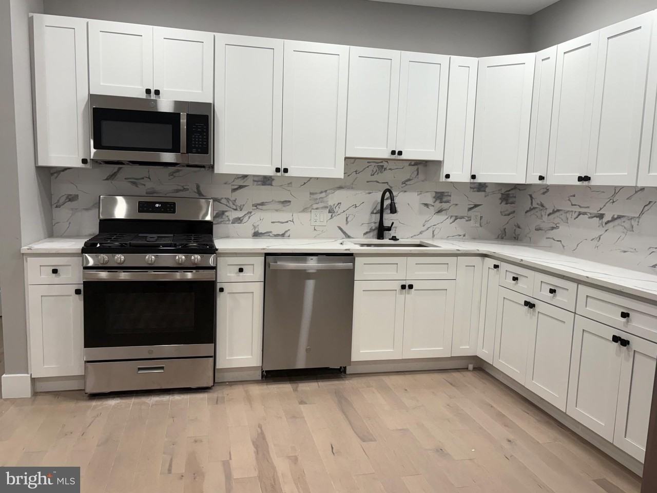 2840 W Girard Ave Unit 3 - Photo 5 of 17