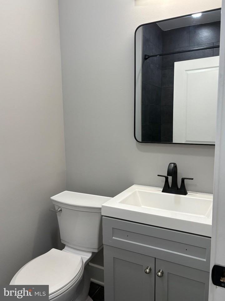 2840 W Girard Ave Unit 3 - Photo 7 of 17