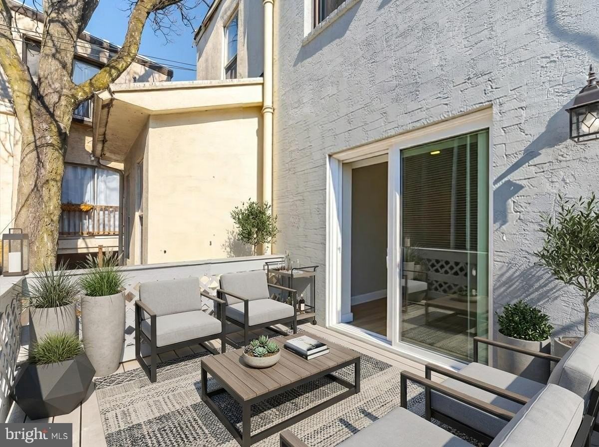 672 N 19th St 2nd Fl - Photo 2 of 40