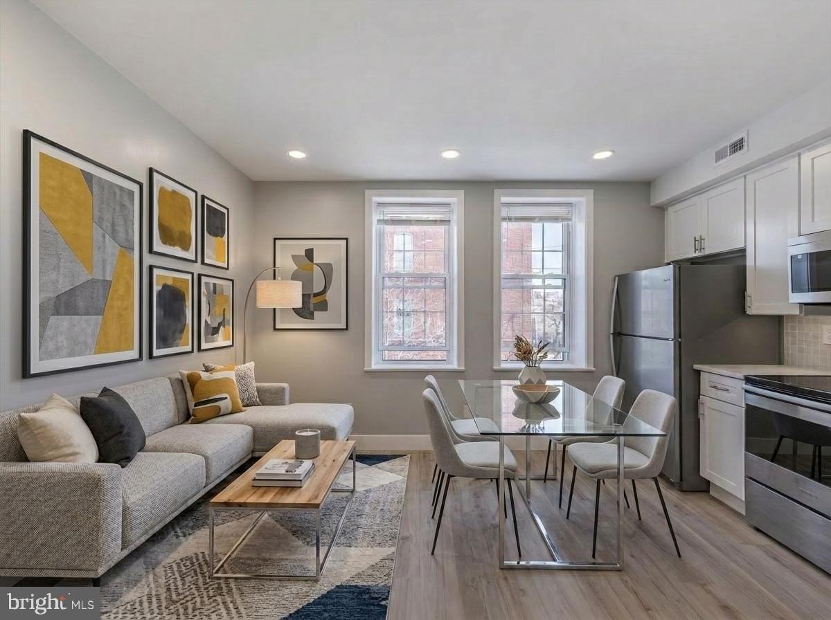 672 N 19th St 2nd Fl - Photo 3 of 40