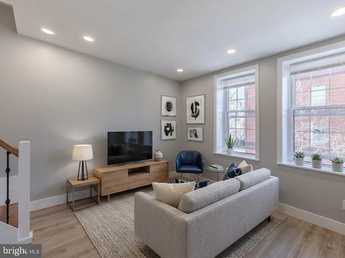 672 N 19th St 2nd Fl - Photo 5 of 40